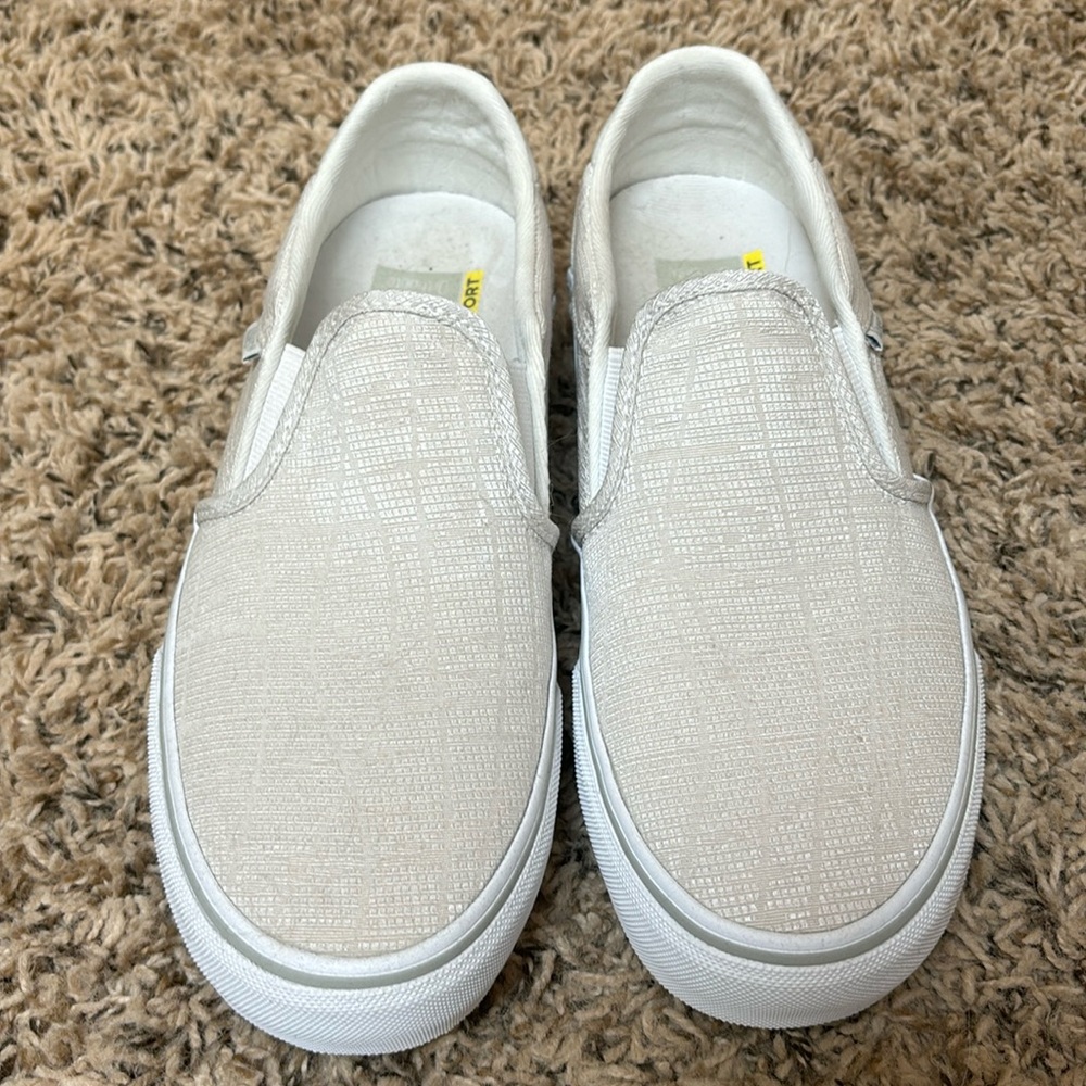Women’s vans slip on shoes